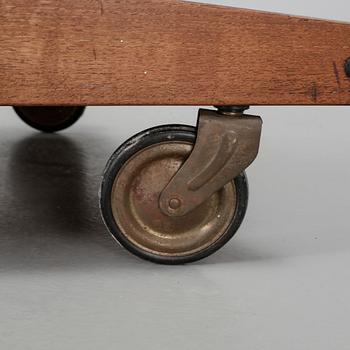 SERVERINGSVAGN, 1900-talets mitt.