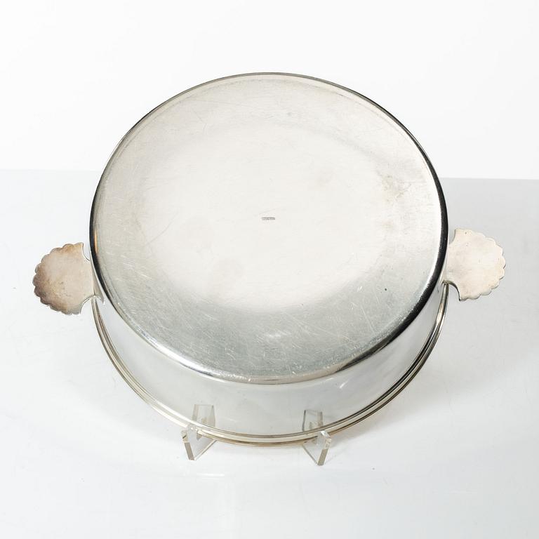 C.G. Råström, a silver plated gratin dish and a soufflé dish, mid-20th Century.