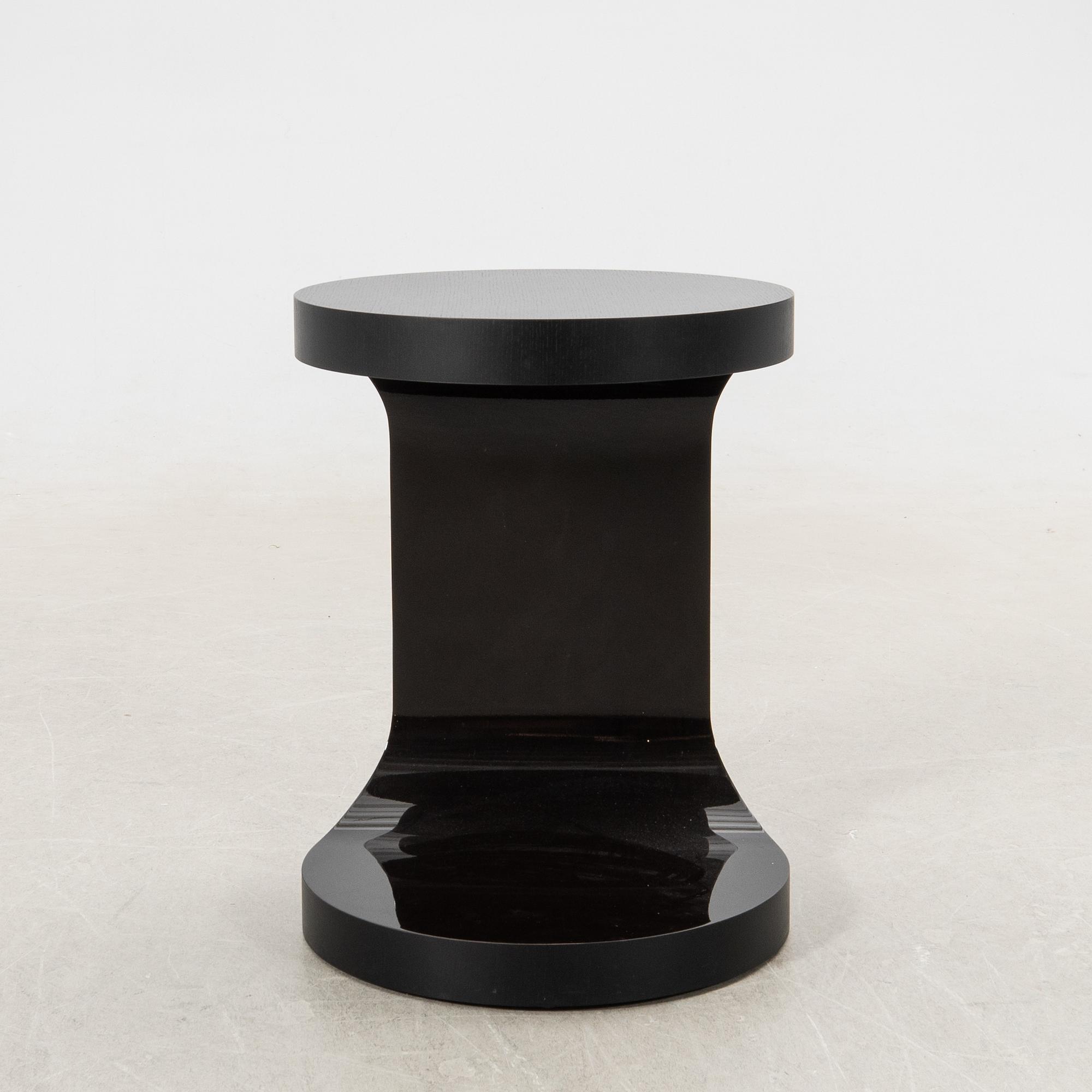 Gordon Guillaumier, sidobord "Cernobbio" för Minotti Italien.