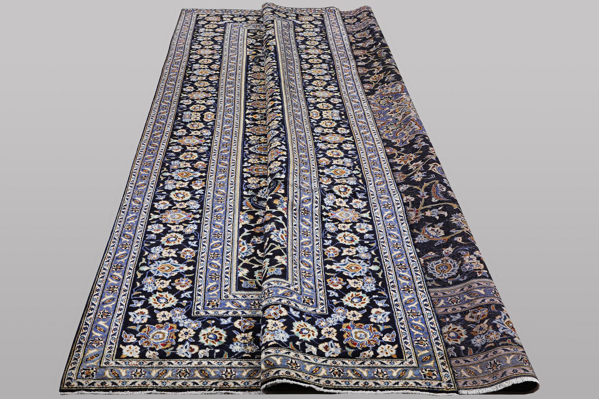 A carpet, Kashan, ca 420 x 296 cm.