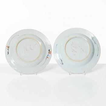 Ett par skålfat och ett par tallrikar, porslin, Kina, Qingdynastin, 1700- och 1800-tal.