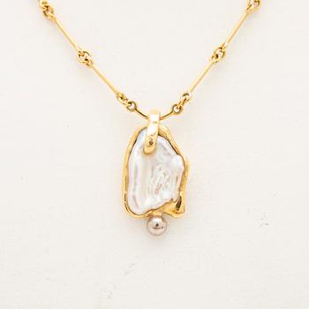 Magnus G:son Liedholm, Collier, 18k med pärlemor.