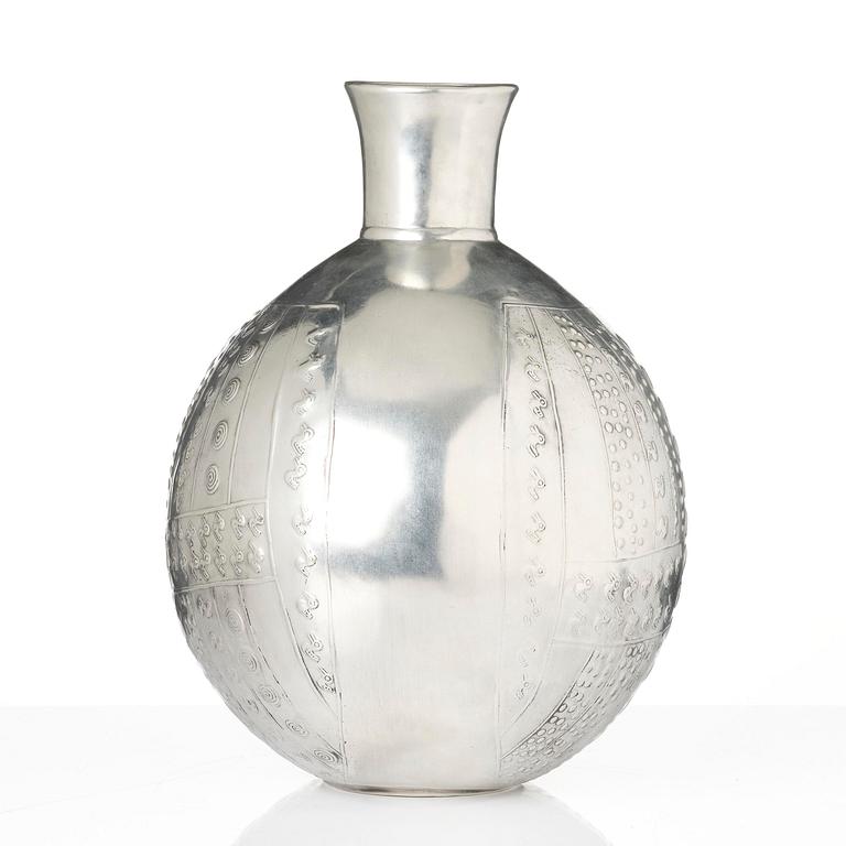 Estrid Ericson, "Peruvian urn", pewter, Firma Svenskt Tenn, Stockholm 1993.