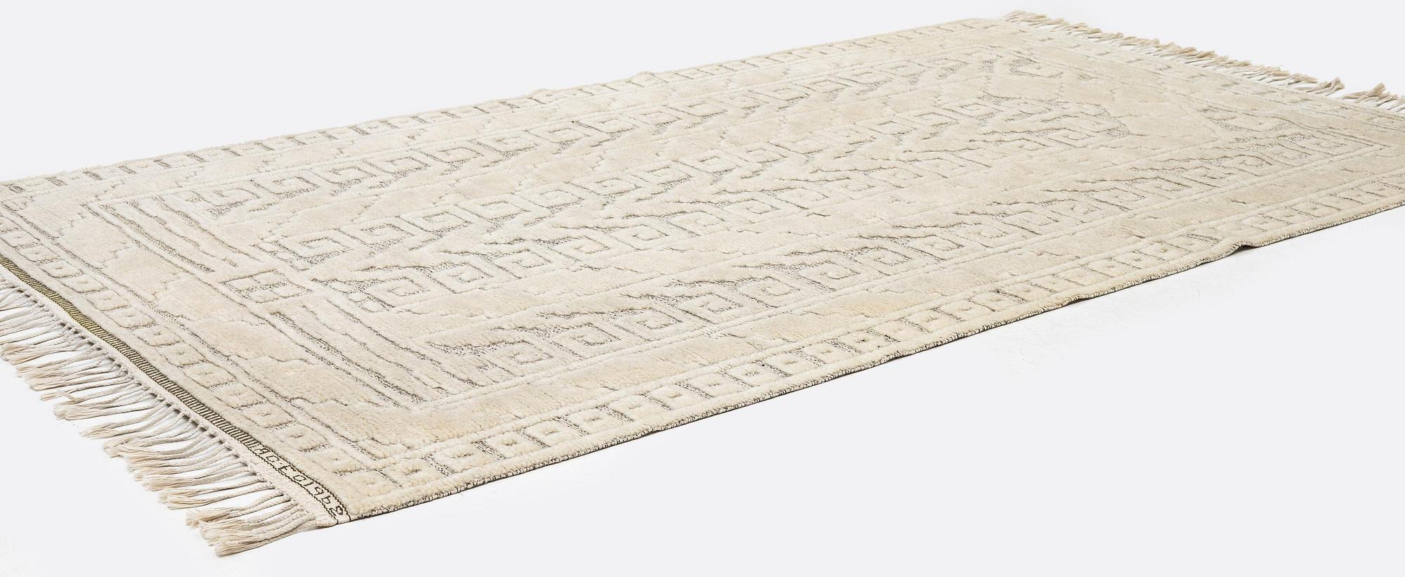 Märta Måås-Fjetterström, matta, "Vita spetsporten", reliefflossa, ca 270 x 164 cm, signerad AB MMF A.C.E. C 1962.