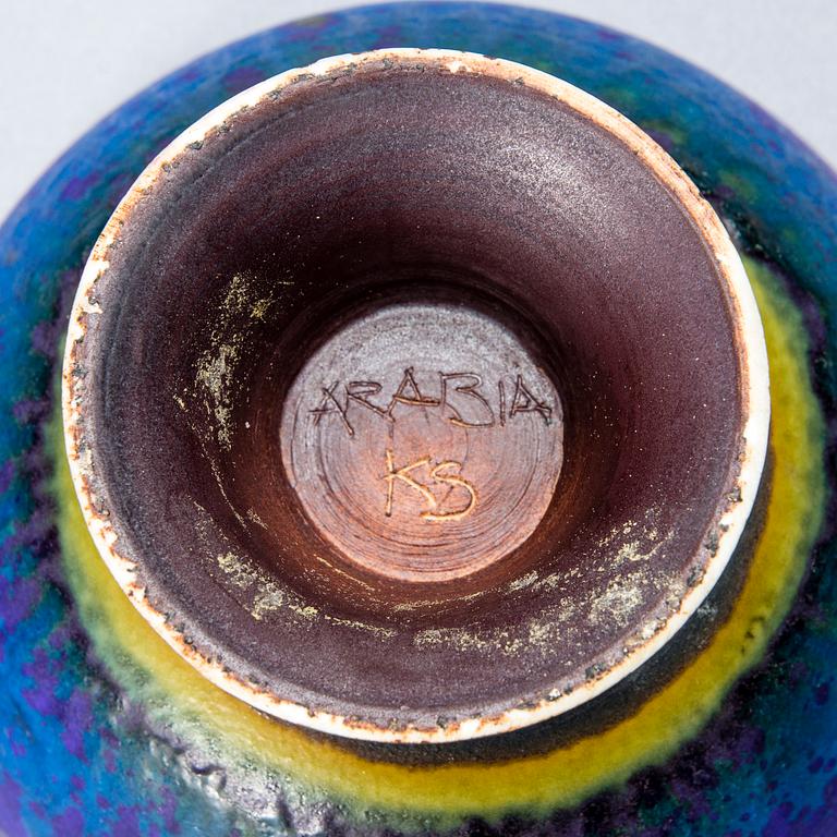 KYLLIKKI SALMENHAARA, CERAMIC BOWL. Signed KS, Arabia.