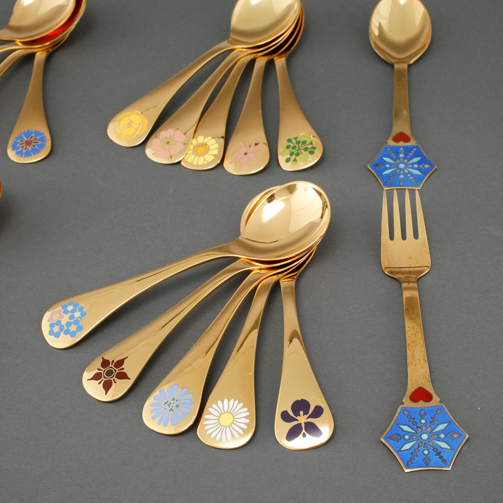 GEORG JENSEN, årsskedar, 19 st, förgyllt silver, samt årssked och gaffel, A. Michelsen, förgyllt silver, 1970-/80-tal.