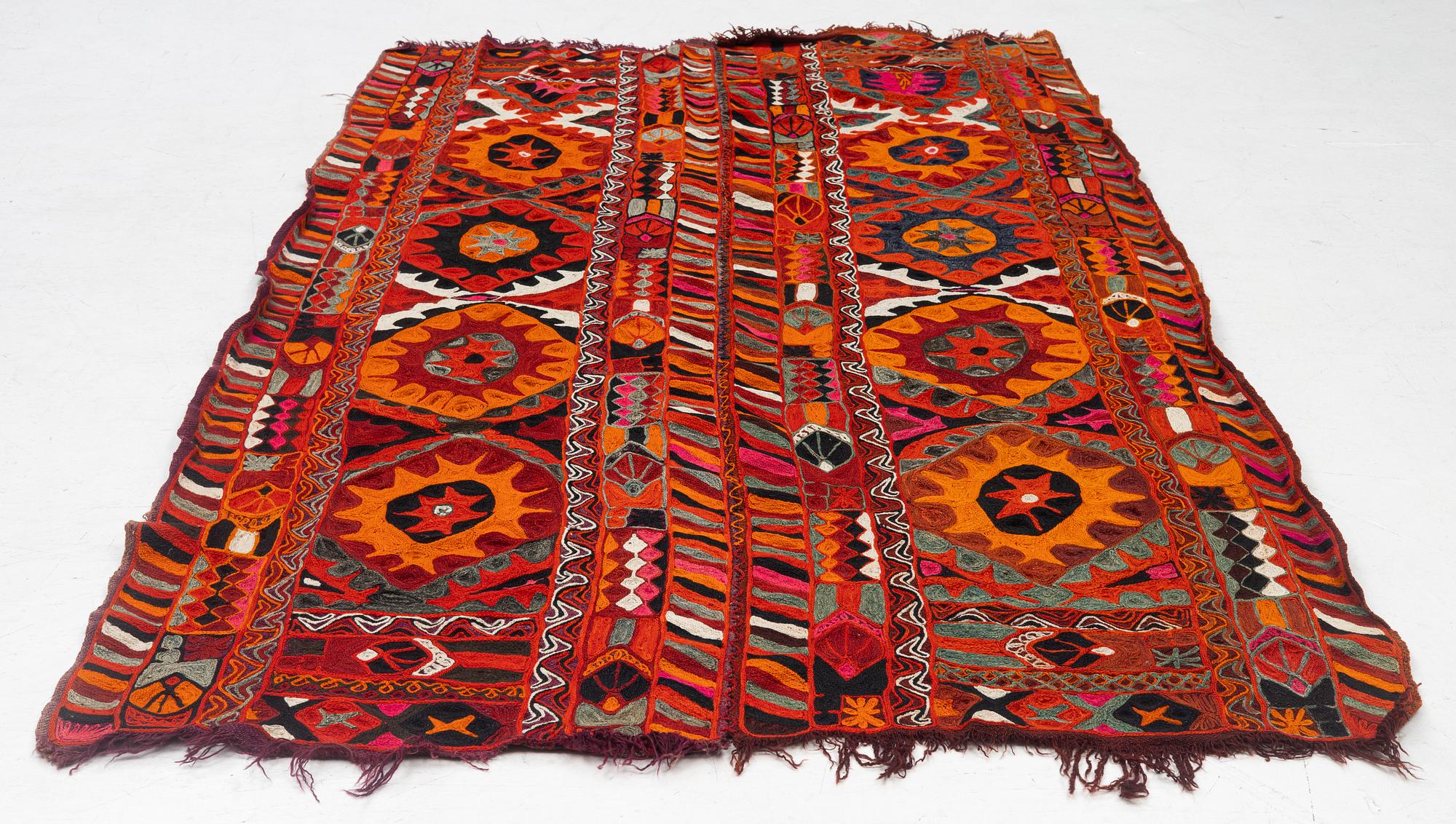 Matta/vävnad, slätväv, täsknomader, ca 280 x 154 cm.