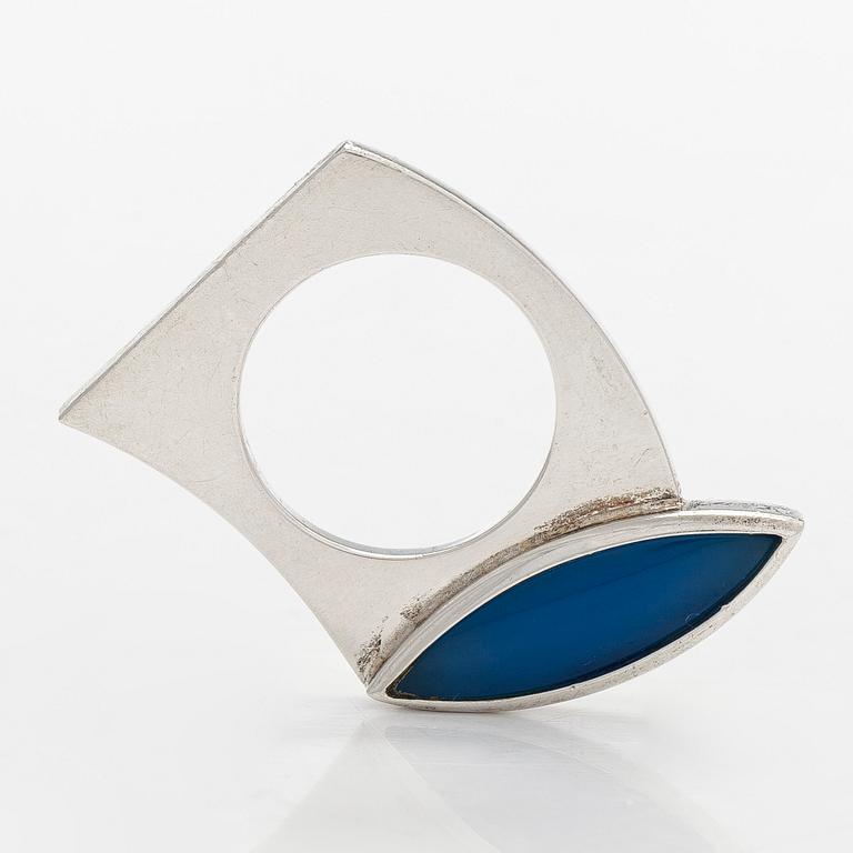 Ring, sterlingsilver och emalj. Kaunis koru, Helsingfors.