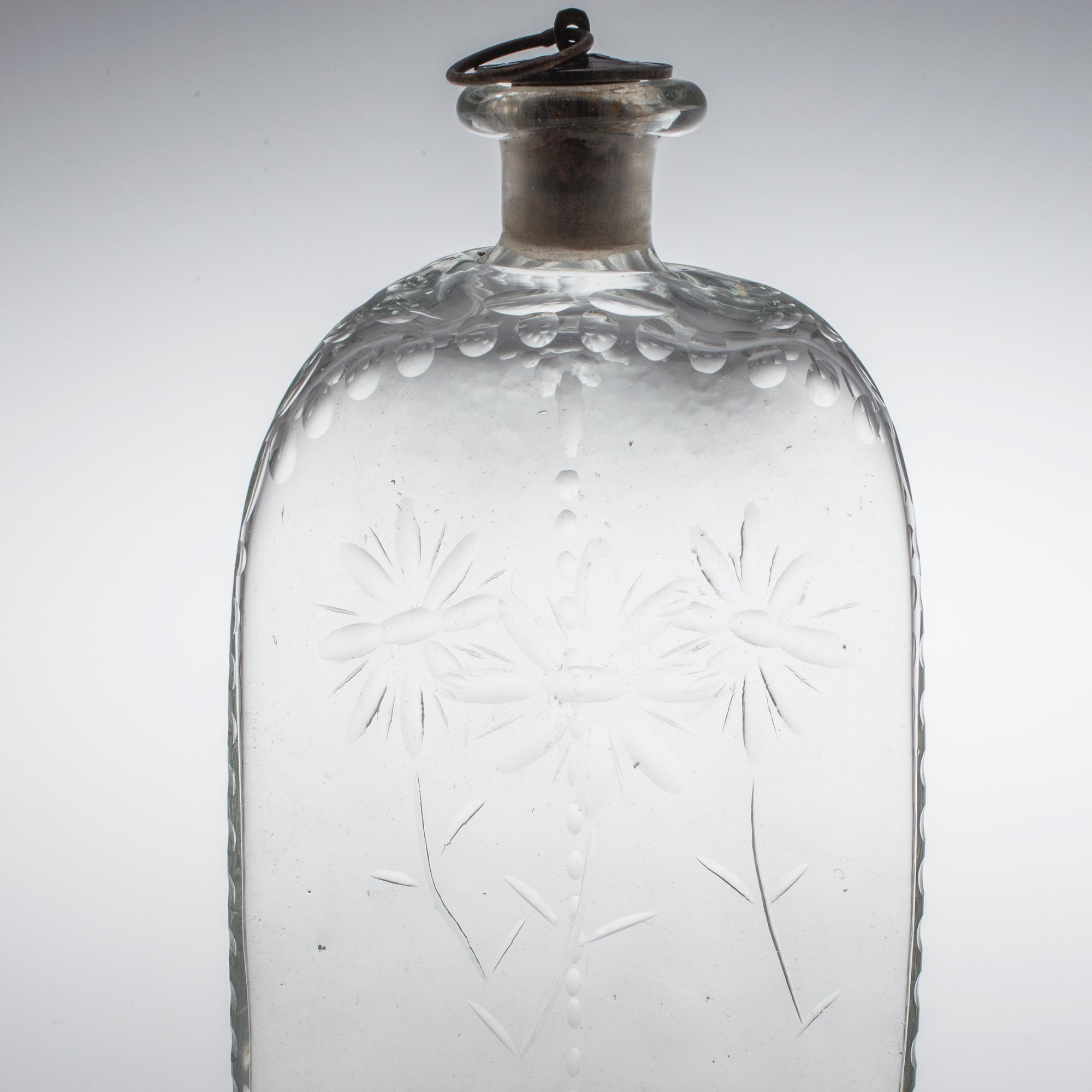 BRÄNNVINSFLASKOR, 5 st. Glas. 1800-tal.