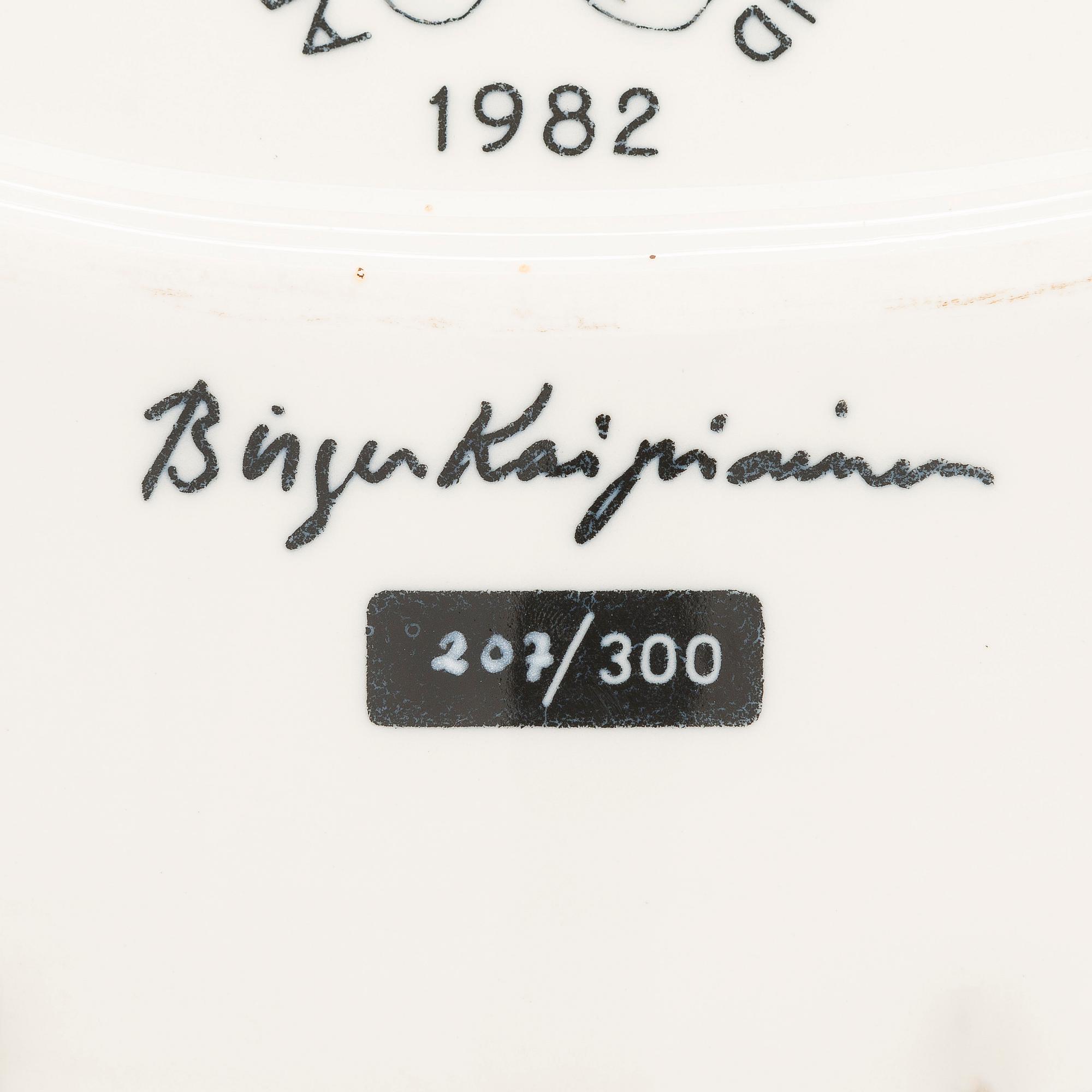 Birger Kaipiainen, a ceramic 'Butterfly' plate for Arabia Art 1982, signed and numbered 207/300.