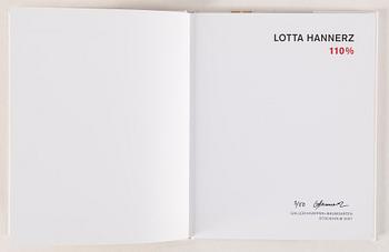 LOTTA HANNERZ, färglitografi, signerad och numrerad 1/50. Signerad bok medföljer.