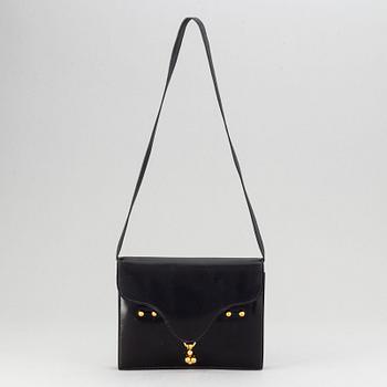 Hermès, a vintage leather bag.