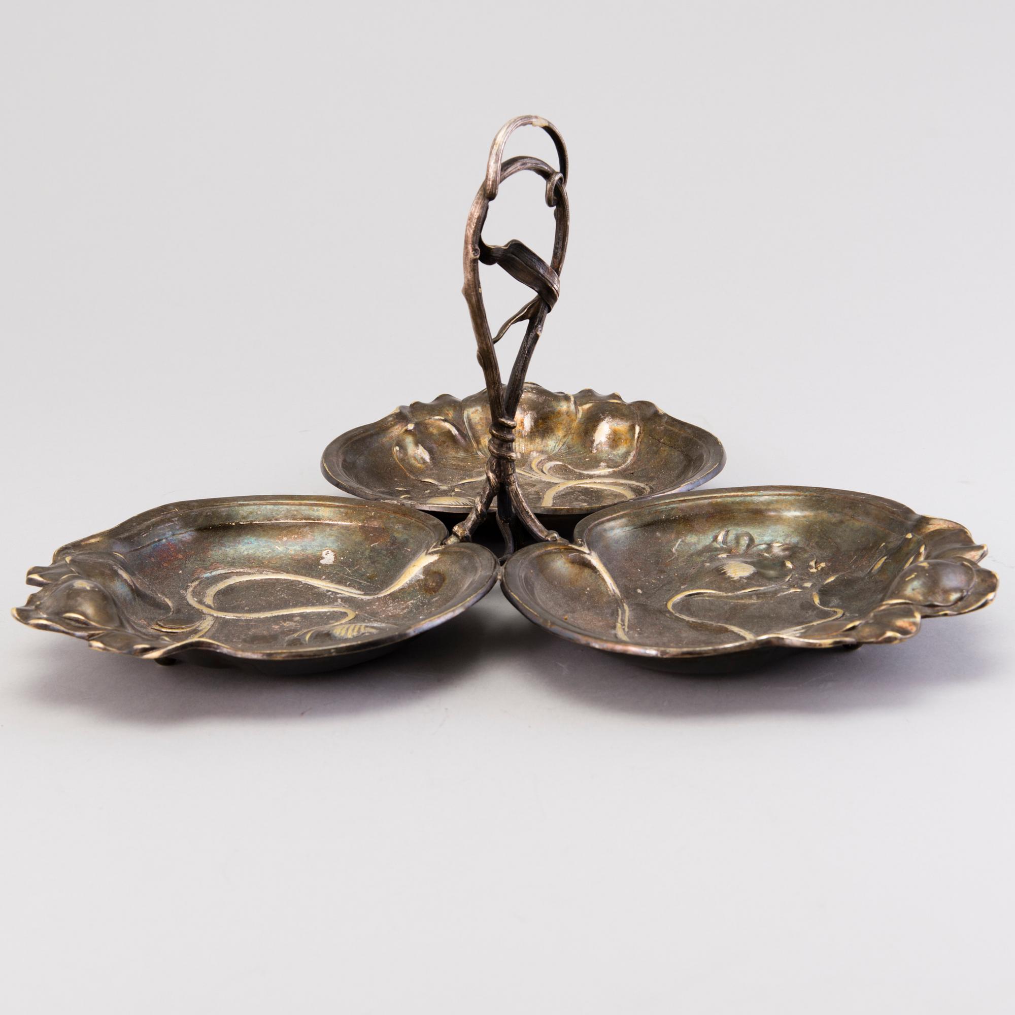 A silver-plate brass serving dish, Fraget, Warsaw, circa 1896-1914.
