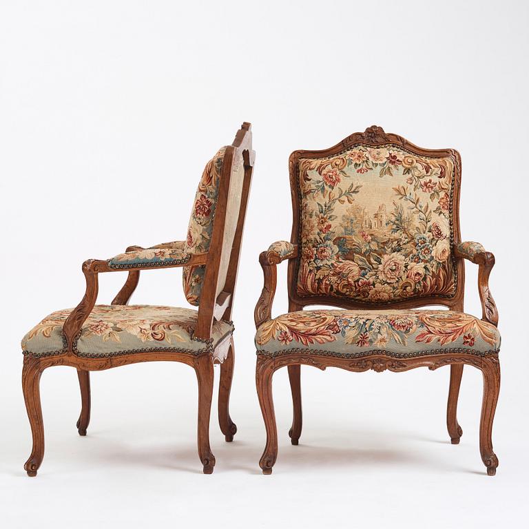 Karmstolar, sex stycken, Frankrike 1700-talets mitt, Louis XV. (Soffa 1800-tal medföljer).