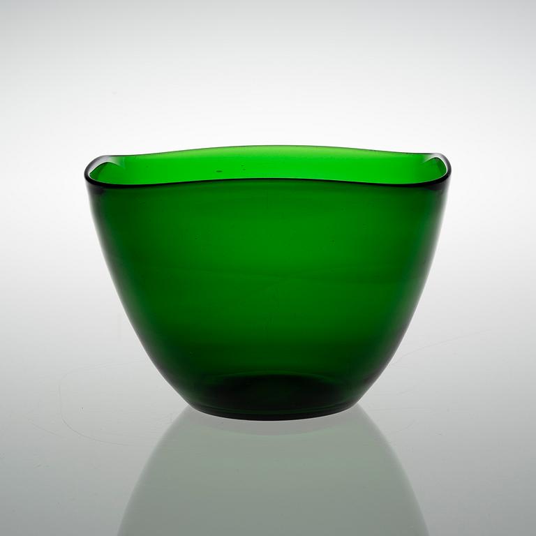 GUNNEL NYMAN, A BOWL. Riihimäen Lasi Oy, 1930s.