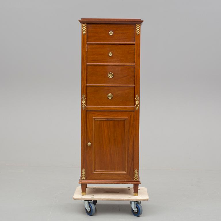 TVÄTTSKÅP, omkring år 1900.