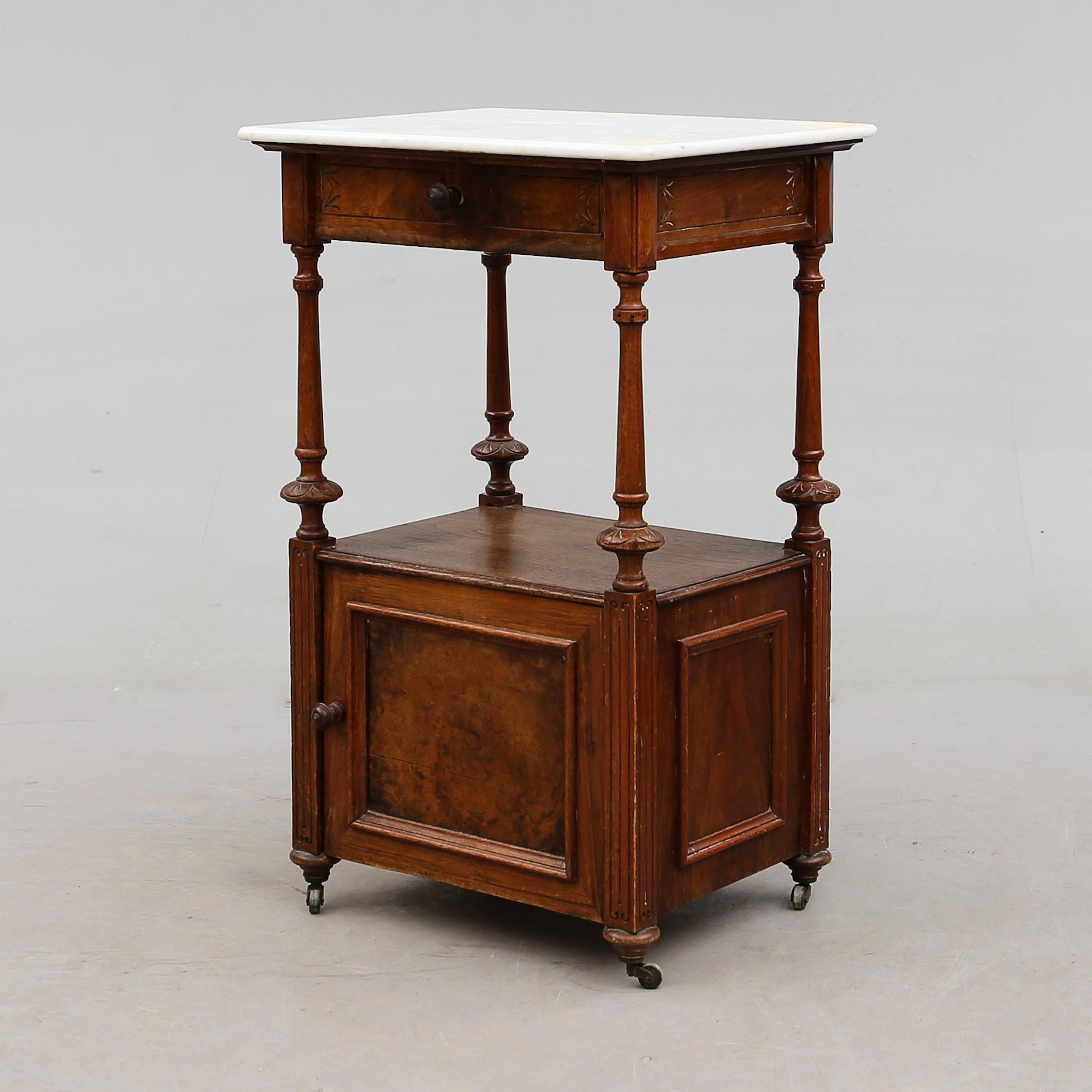 SÄNGBORD, 1800-talets andra hälft.