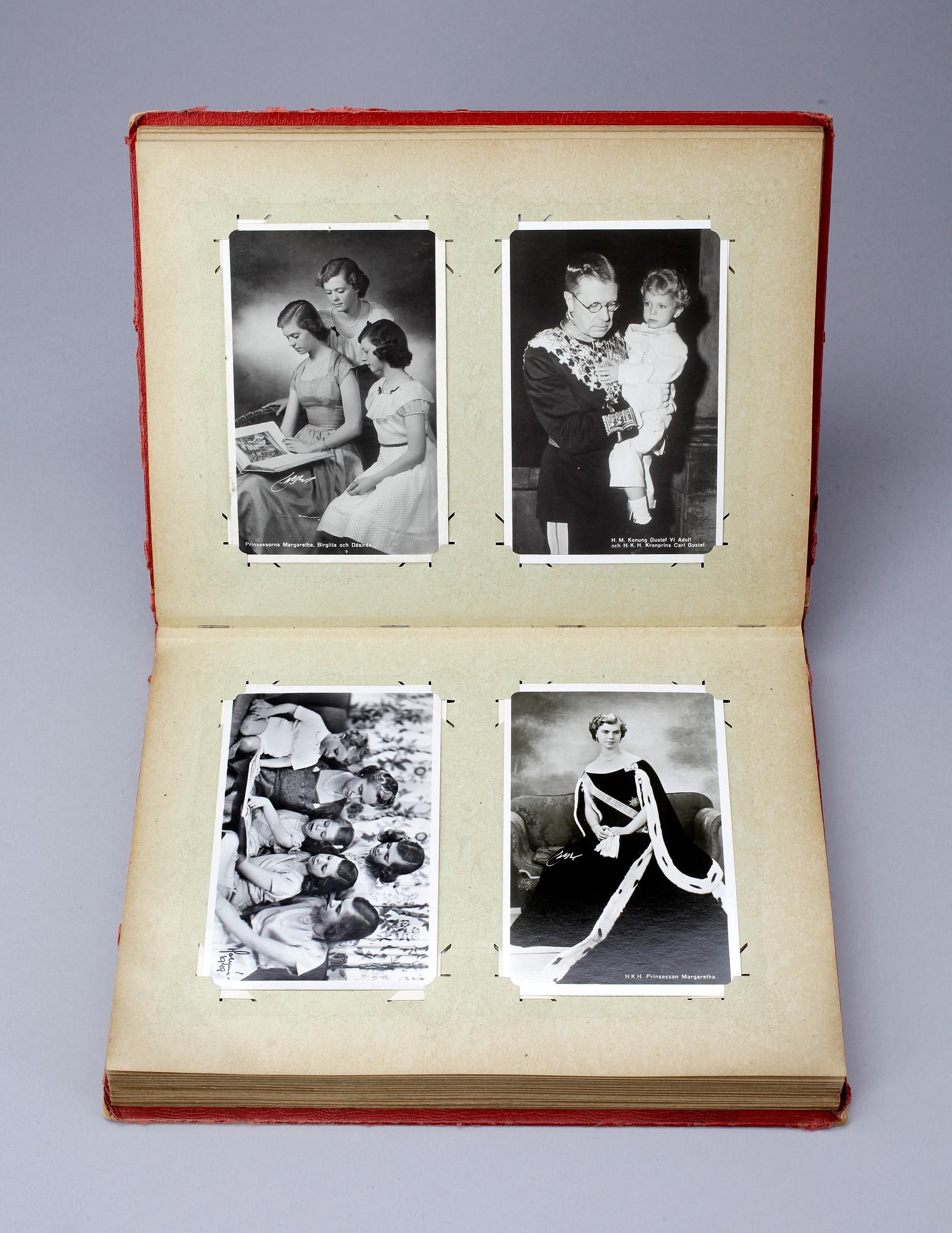 BREFKORTSALBUM MED 90 KUNGLIGA VYKORT, tidigt 1900-tal till 1940-tal.