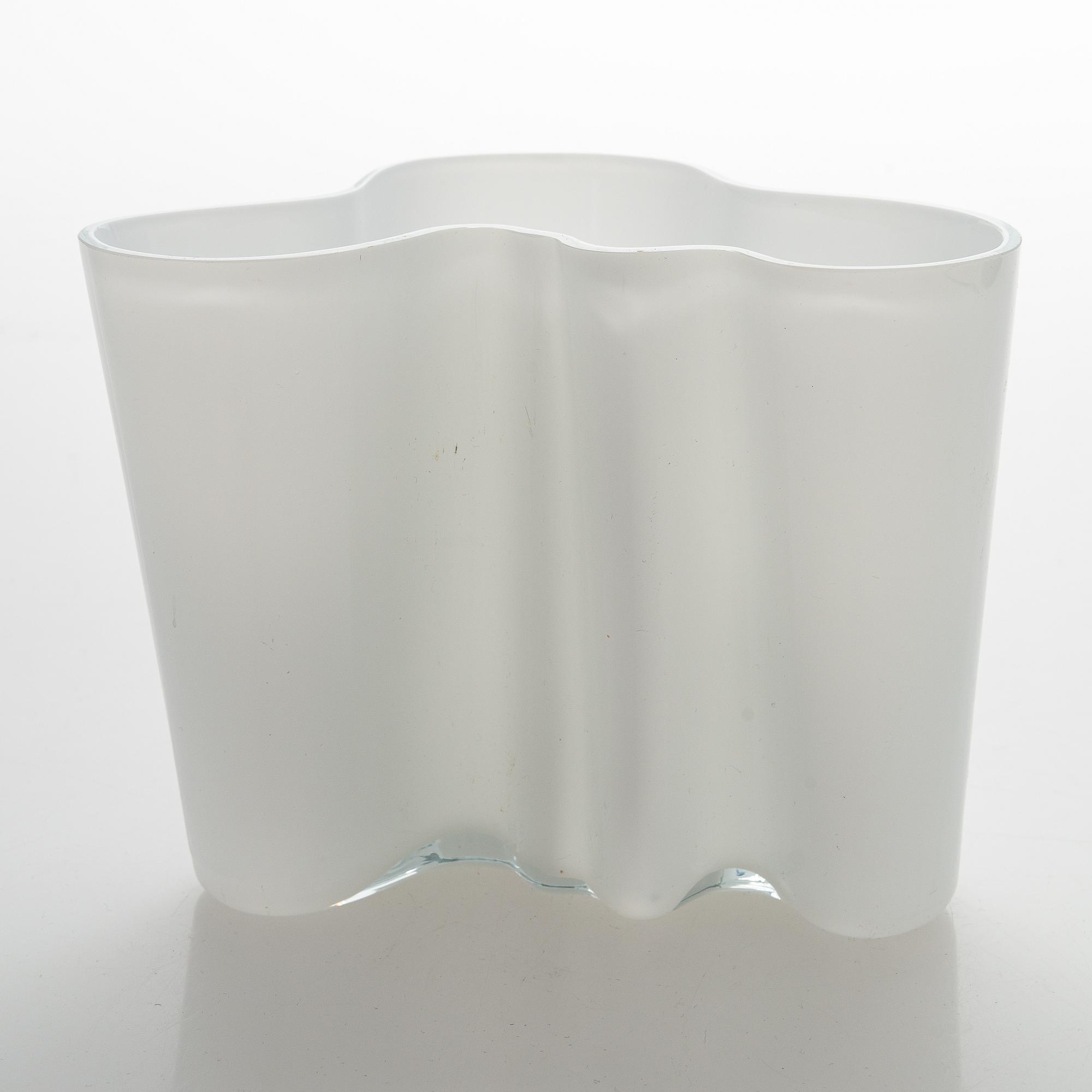 Alvar Aalto, a '3030' vase signed Alvar Aalto 3030.