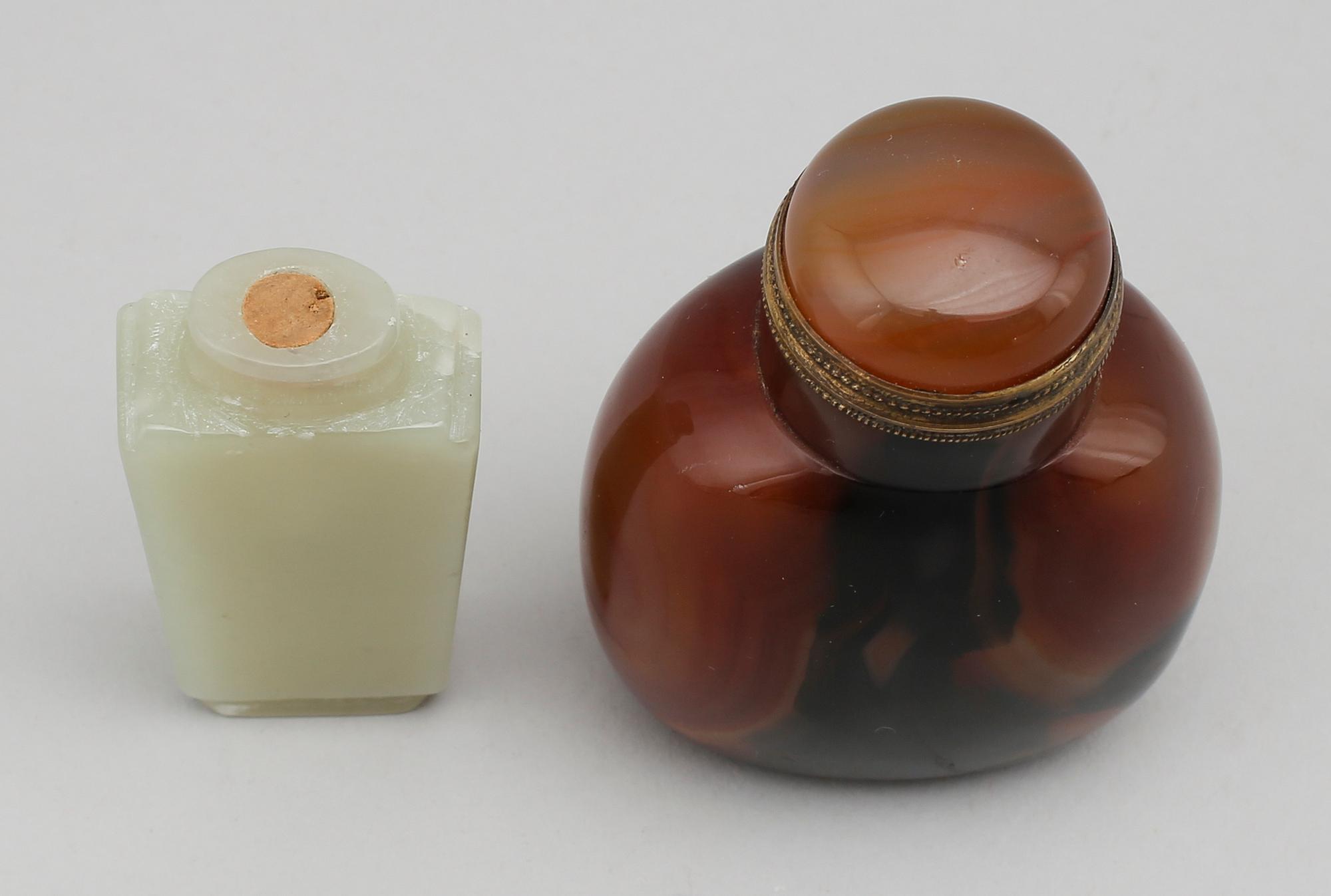 SNUSFLASKOR, 2 st, sten, Kina, 1900-/2000-tal.