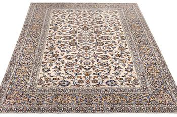 A Keshan carpet, c. 333 x 233 cm.