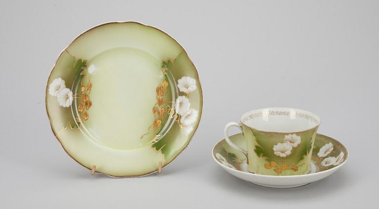 KOPP, FAT samt ASSIETT, porslin, Gardner 1918-1919. Ryssland.