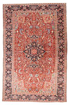 286. A carpet, semi-antique Heriz, ca 590,5 x 374,5-384,5 cm.