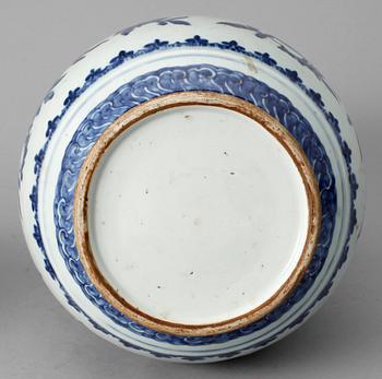 A blue and white pomegranate vase, Qing dynasty, 19th Century.