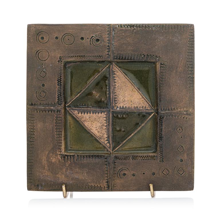 RUT BRYK, reliefi, kivitavaraa, signeerattu BRYK.