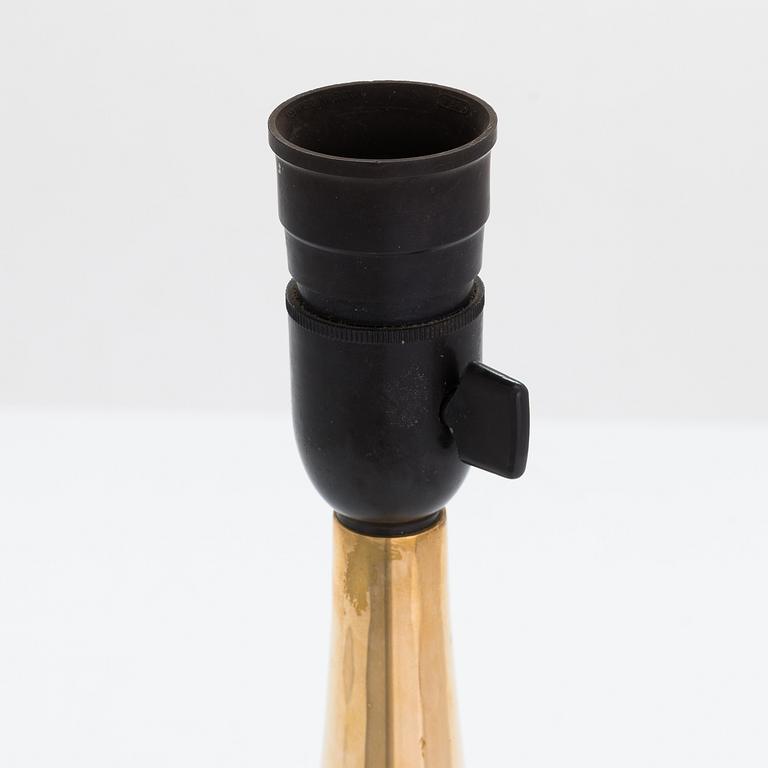 Mauri Almari, a mid 20th century table lamp, model K11-22 for Idman.