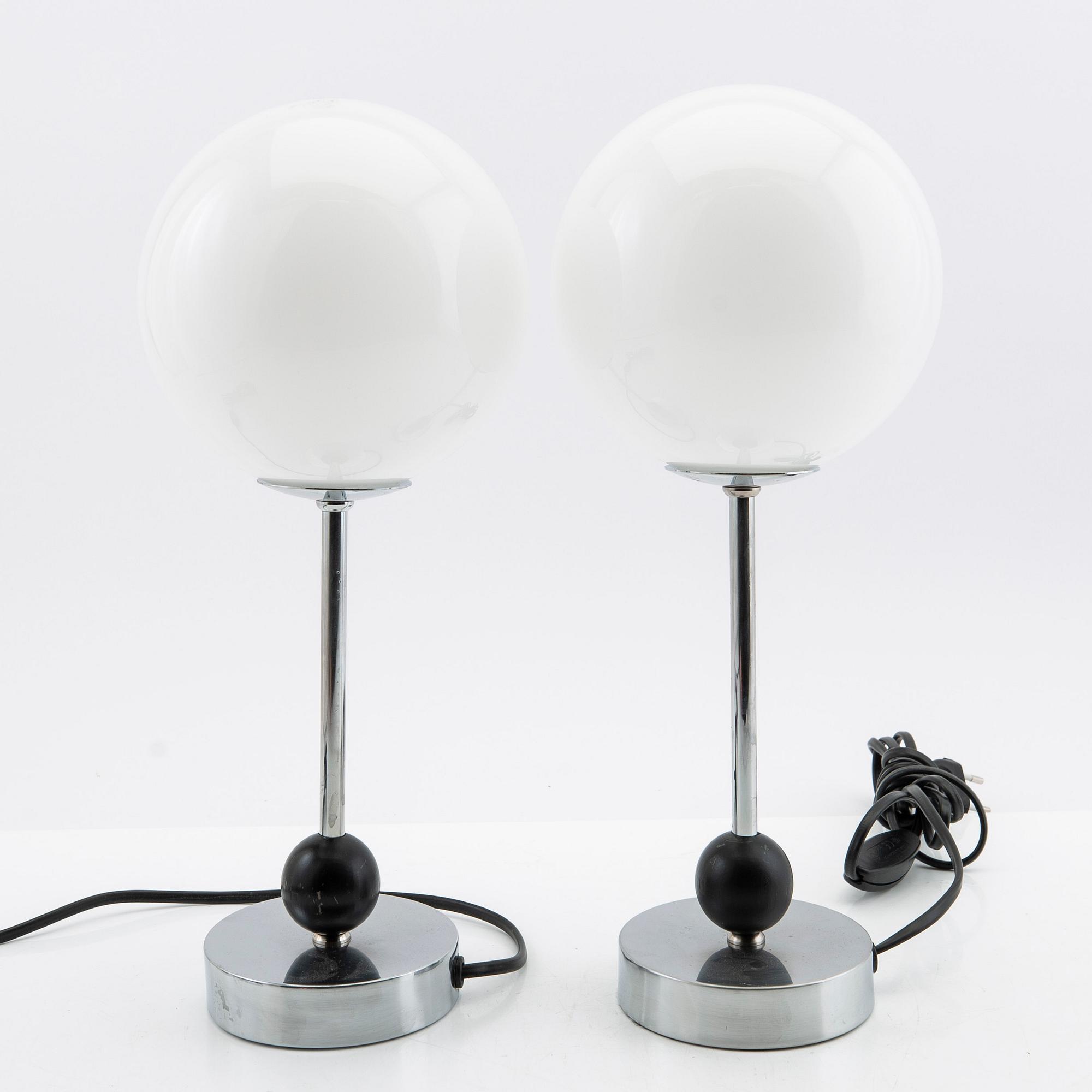 Table lamps, a pair, later part of the 20th century.