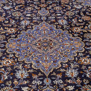 A carpet, Kashan, ca 399 x 302 cm.