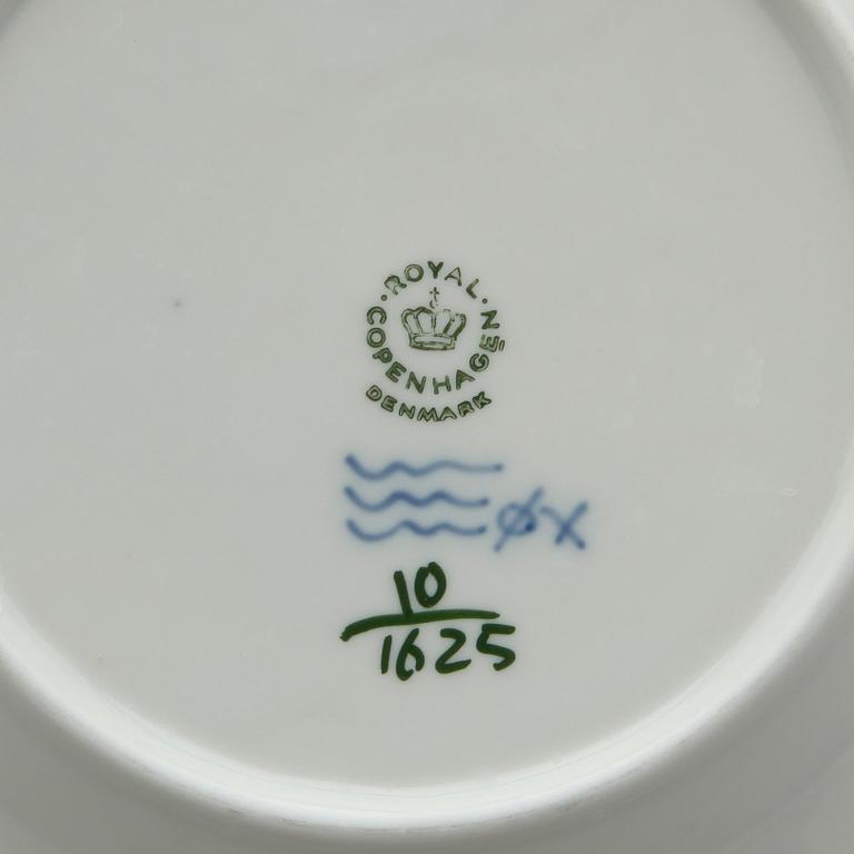 SERVISDELAR,, 18 st, porslin, "Blå blomst", Royal Copenhagen, sent 1900-tal.