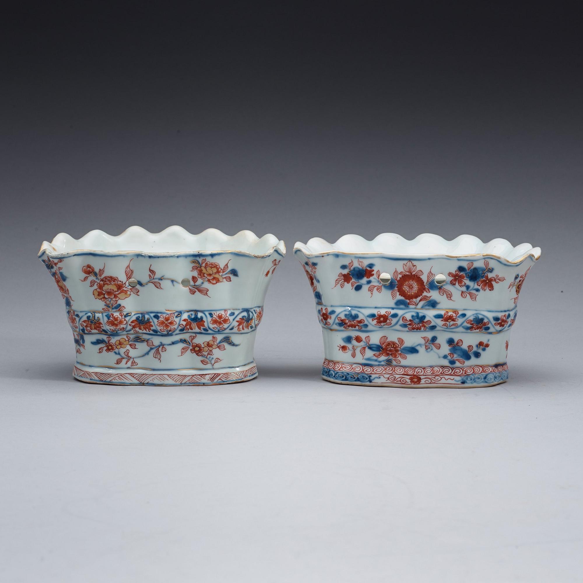 Two imari wall-vases, Qing dynasty, Kangxi (1662-1722).