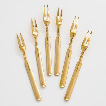 Tillander, tarjoiluhaarukoita, 6 kpl, emalia ja kullattu hopeaa (916), Helsinki 1950.