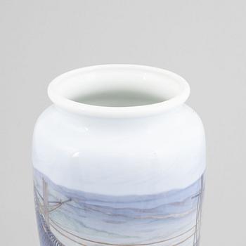 Jenny Meijer, vase, Royal Copenhagen, Denmark.