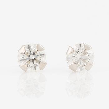 Earrings, 18K white gold with brilliant-cut diamonds totalling 0.50 ct.