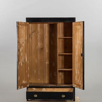 GARDEROBSSKÅP tidigt 1900-tal.
