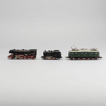 A SET OF MÄRKLIN ENGINES, WAGONS ETC, second half of 20th century.