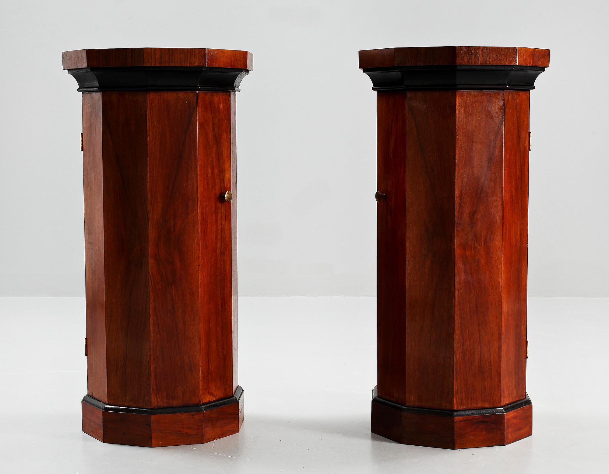 KOLONNSKÅP, ett par, art deco-stil, 1900-tal.