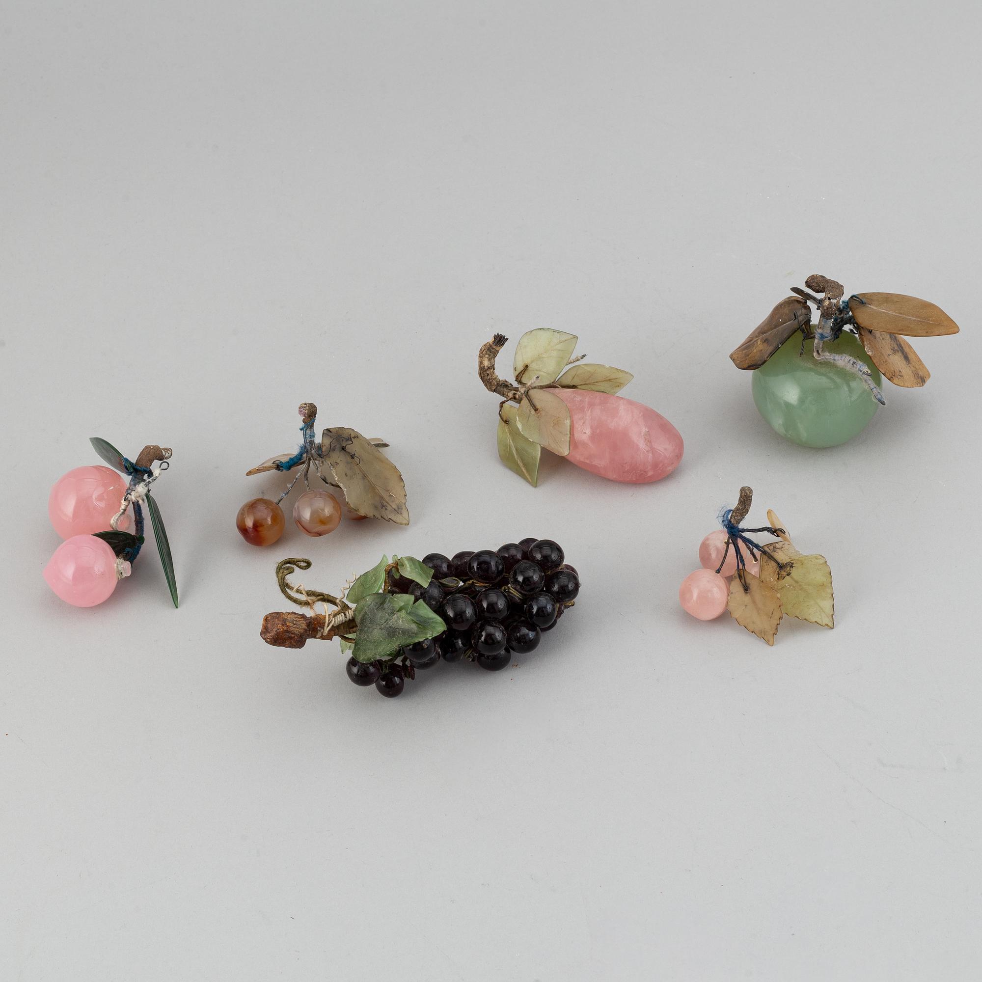 13 stone table decorations of grapes, 20th century.