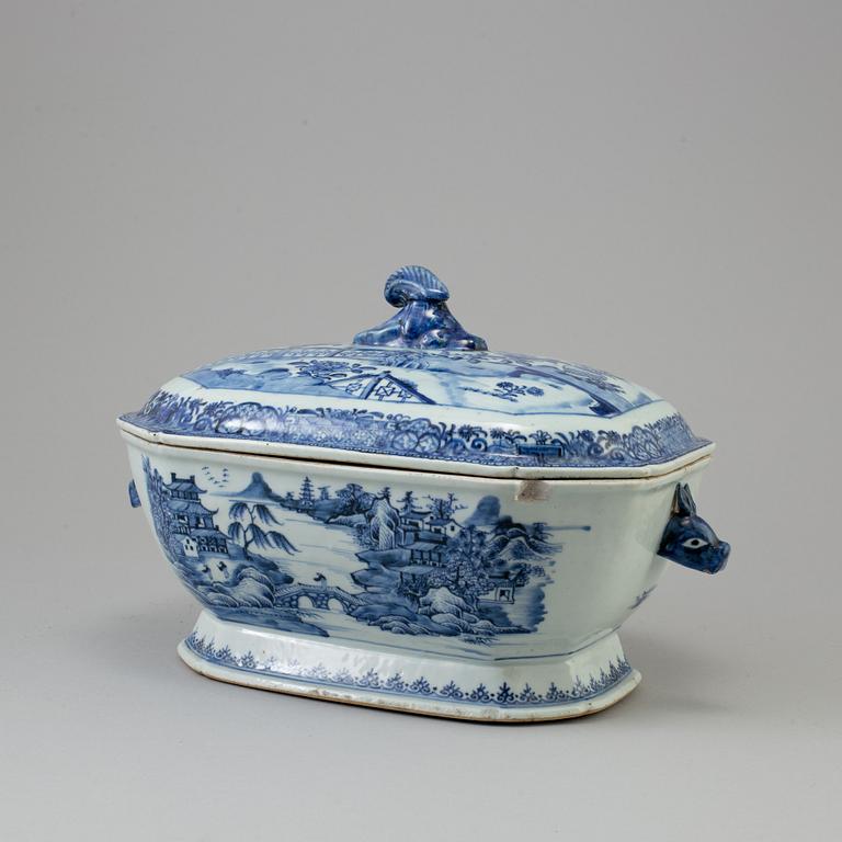 TERRIN med LOCK och FAT, kompaniporslin. Kina, Qingdynastin, Qianlong (1736-95).