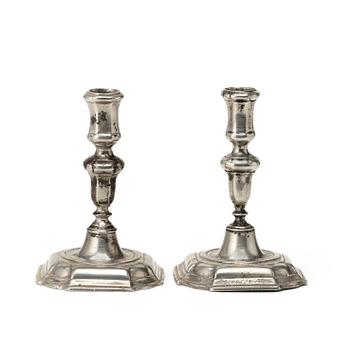 605. A pair of Swedish late Baroque pewter candlesticks by Nils Christophersson Forss.