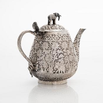 Tekanna, silver, finska importstämplar, H. Bergman, Helsingfors 1967.