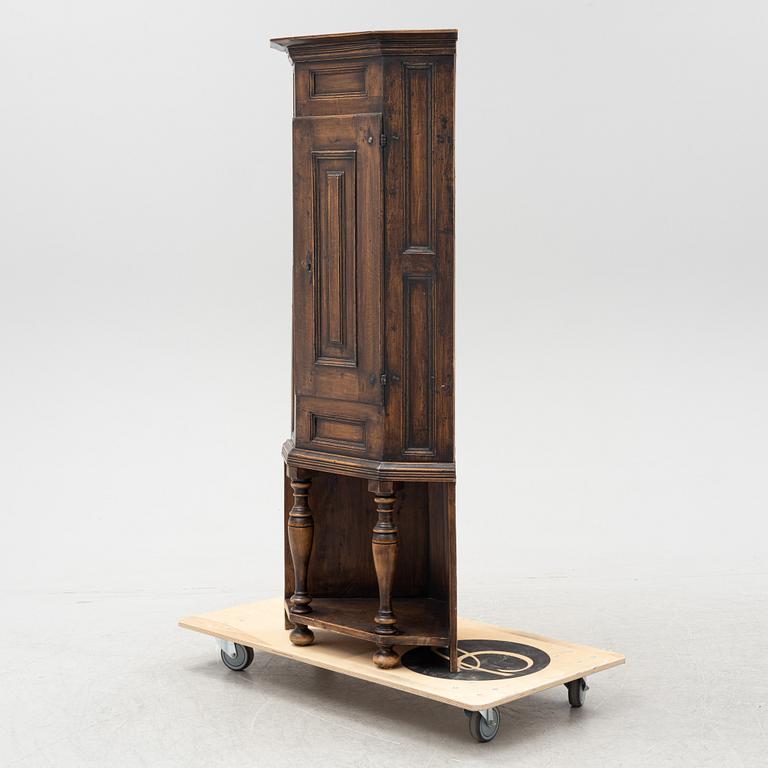 A Boroque corner cabinet, first half of the 18th Century.