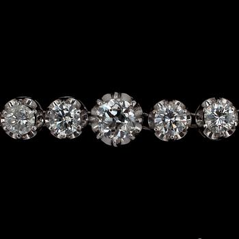 A brilliant cut diamond necklace, tot. app. 8 cts.