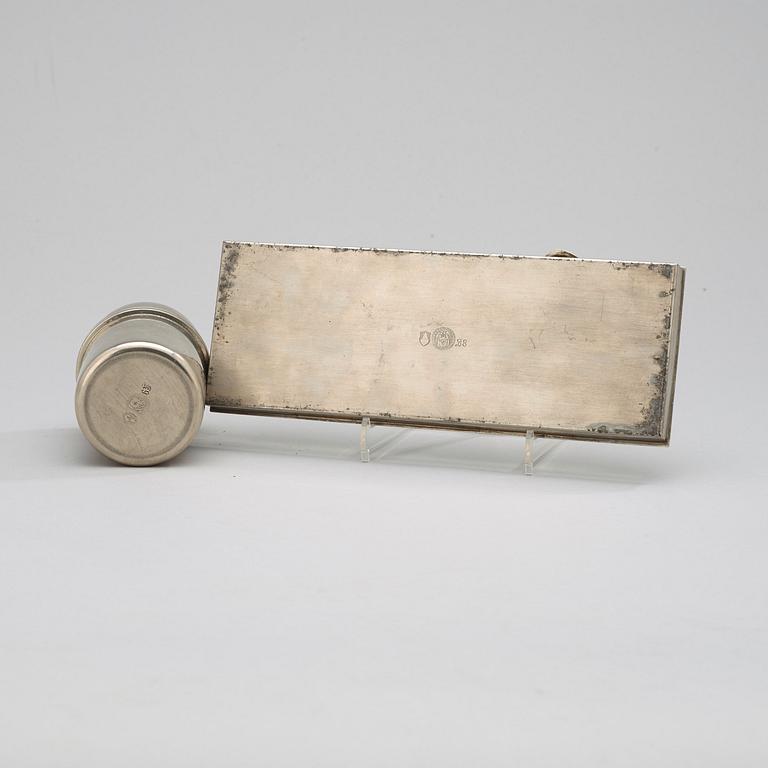 FIRMA SVENSKT TENN, cigarettetui och burk, Stockholm  1944 och 1960.