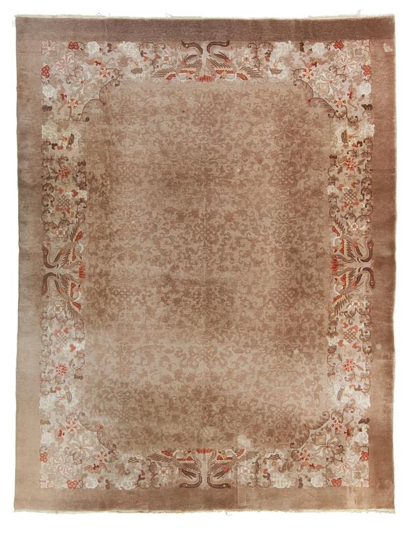 CARPET. Semi-antique China. 358 x 275,5 cm.