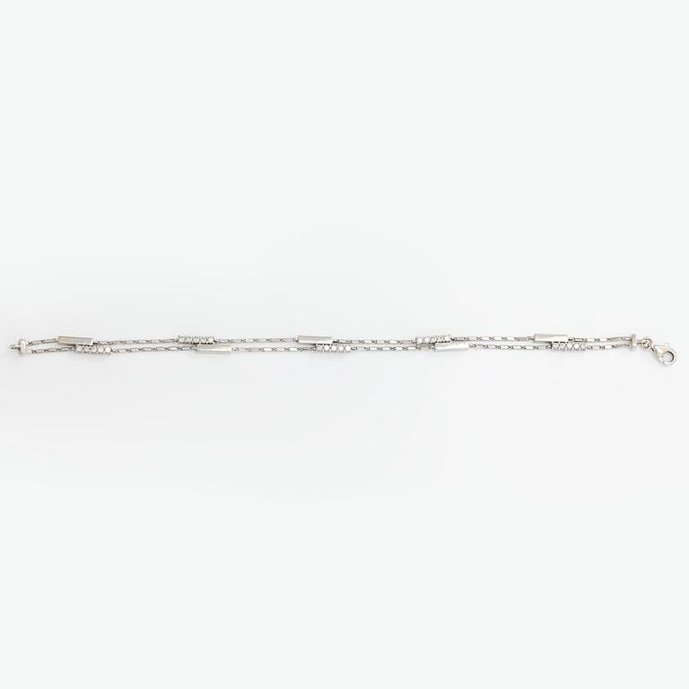 An 18K white gold bracelet with diamonds ca. 0.54 ct in total.