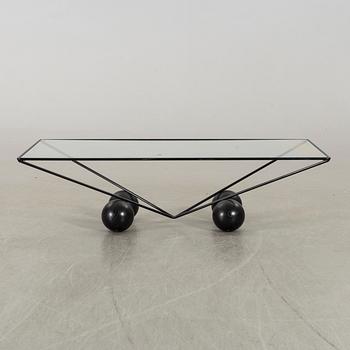 COFFEE TABLE, second half of 20th century.